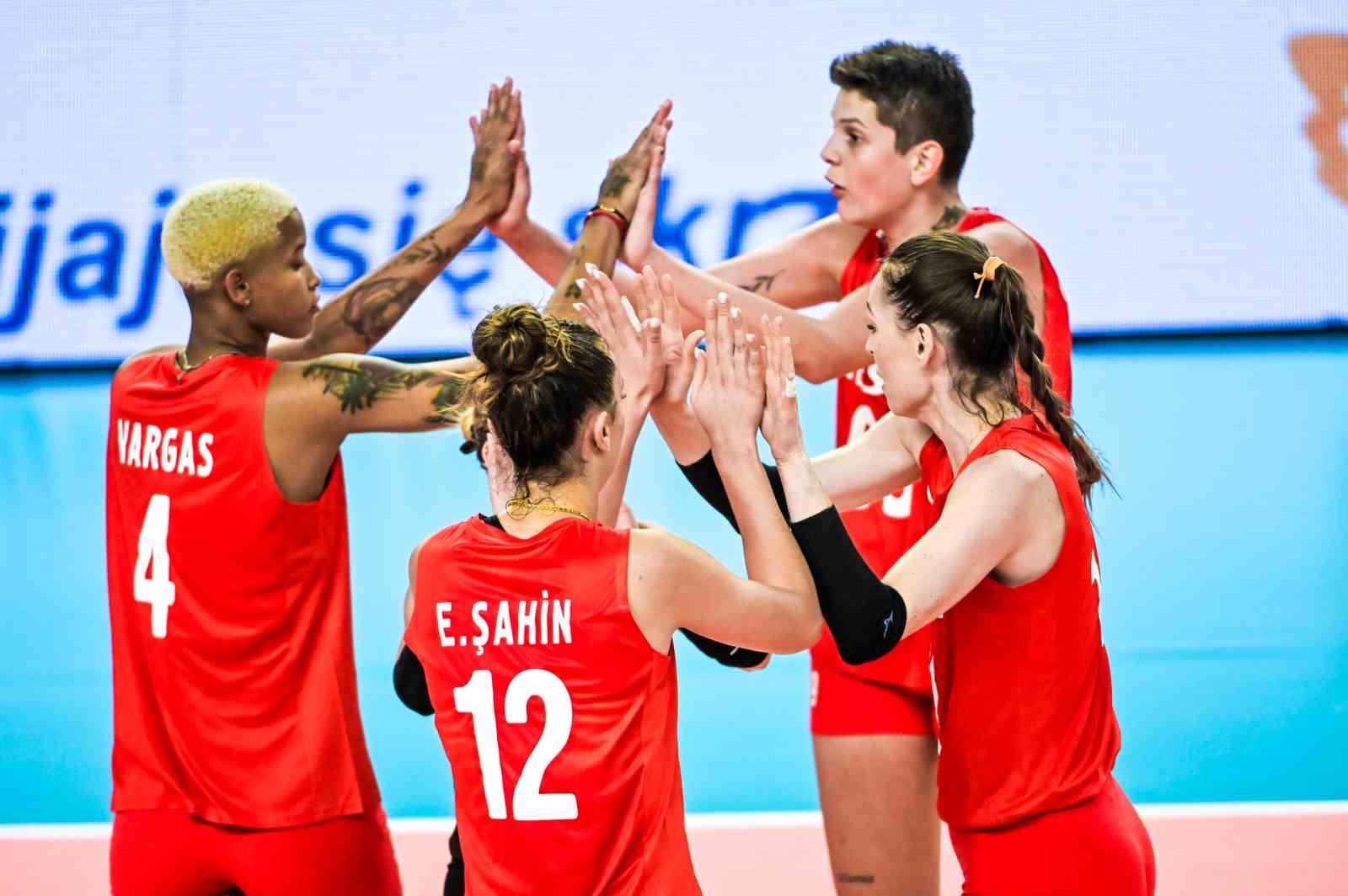 A MİLLİ KADIN VOLEYBOL TAKIMI, İKİNCİ HAZIRLIK MAÇINDA POLONYA'YI 3-2