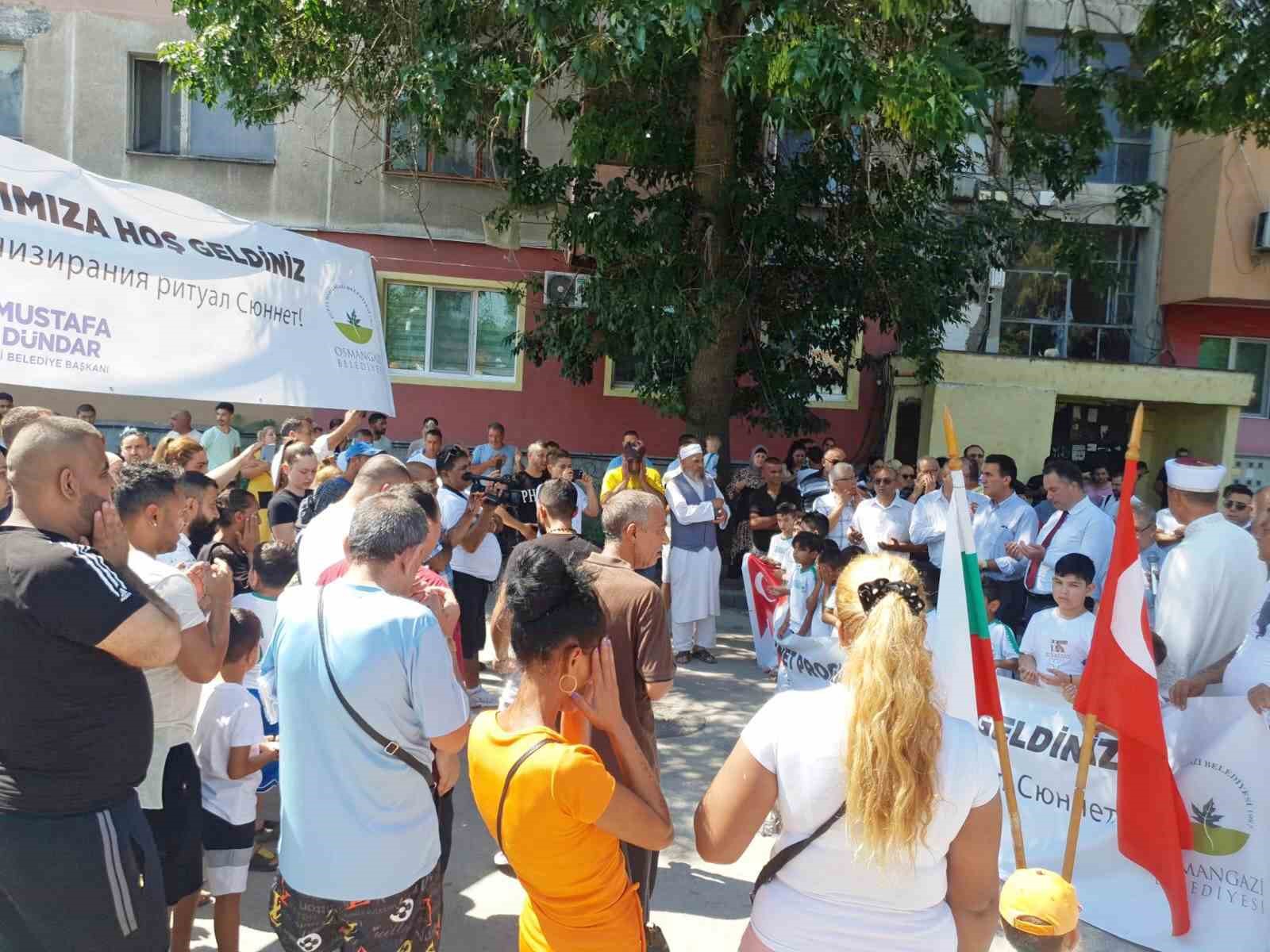 OSMANGAZİ BELEDİYESİ’NİN BULGARİSTAN’IN FİLİBE KENTİNDE DÜZENLEDİĞİ TOPLU SÜNNET ŞÖLENİNDE, 100