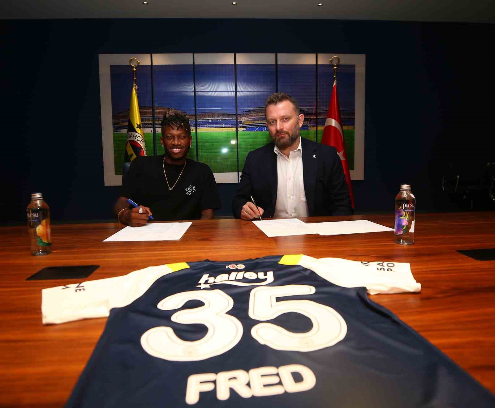 FENERBAHÇE’NİN İNGİLTERE PREMİER LİG EKİPLERİNDEN MANCHESTER UNİTED’DAN RENKLERİNE BAĞLADIĞI BREZİLYALI