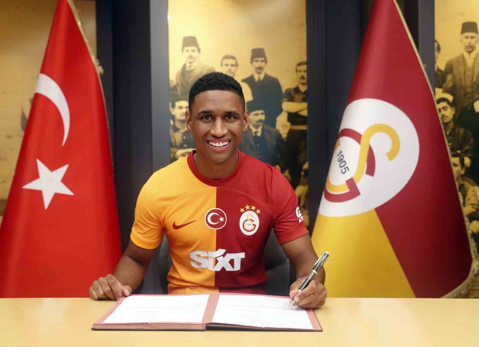 GALATASARAY'IN YENİ TRANSFERİ BREZİLYALI FUTBOLCU TETE'NİN LİSANSI ÇIKTI.