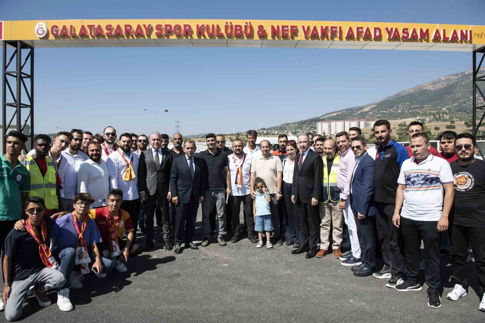 GALATASARAY BAŞKANI DURSUN AYDIN ÖZBEK, İKİNCİ BAŞKAN METİN ÖZTÜRK VE