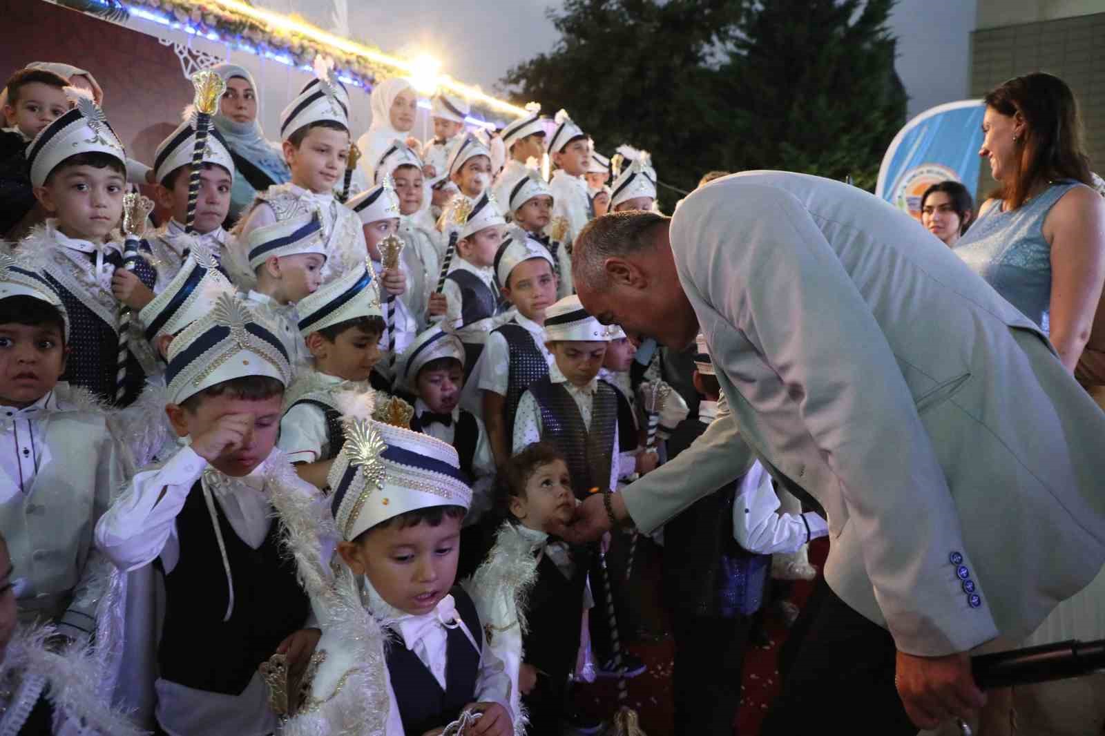 GEMLİK BELEDİYESİ TARAFINDAN DÜZENLENEN ETKİNLİKLE TOPLAM 100 ÇOCUK SÜNNET OLDU.