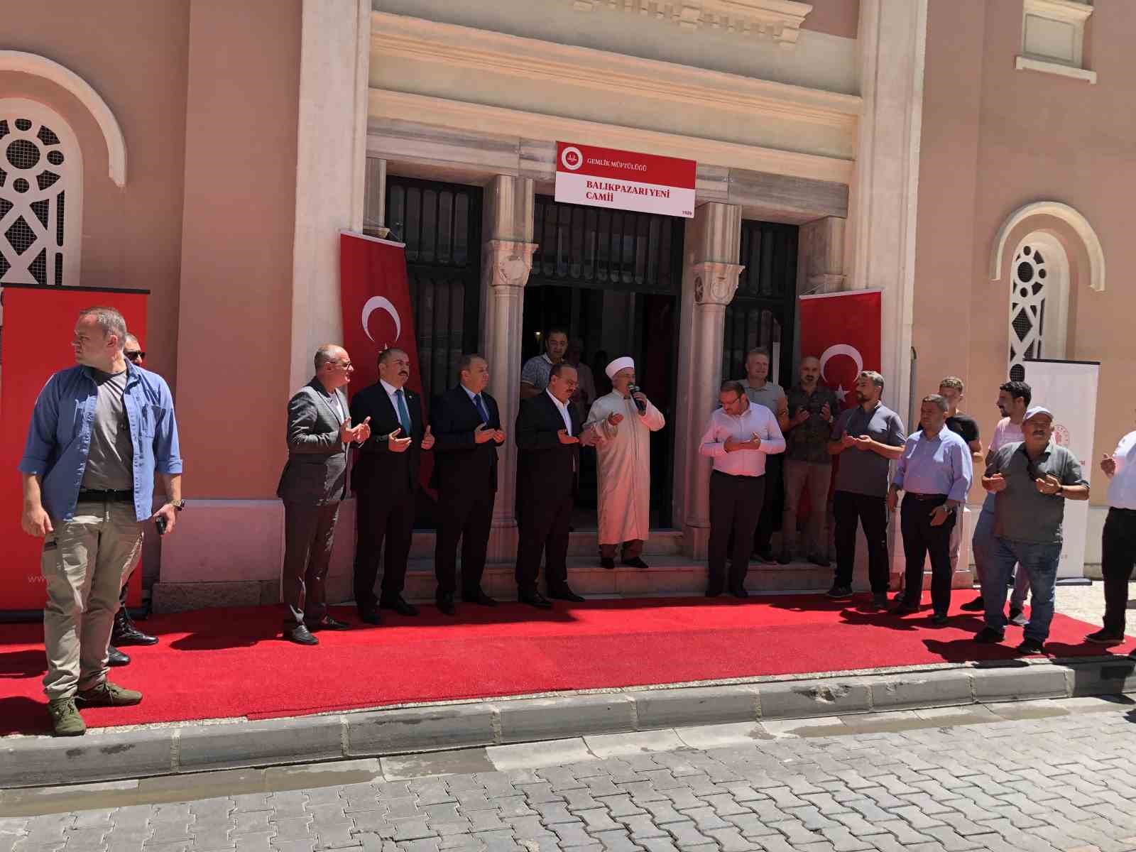 GEMLİK’İN SEMBOL YAPILARINDAN OLAN BALIKPAZARI CAMİİ, RESTORASYON ÇALIŞMALARININ TAMAMLANMASININ ARDINDAN
