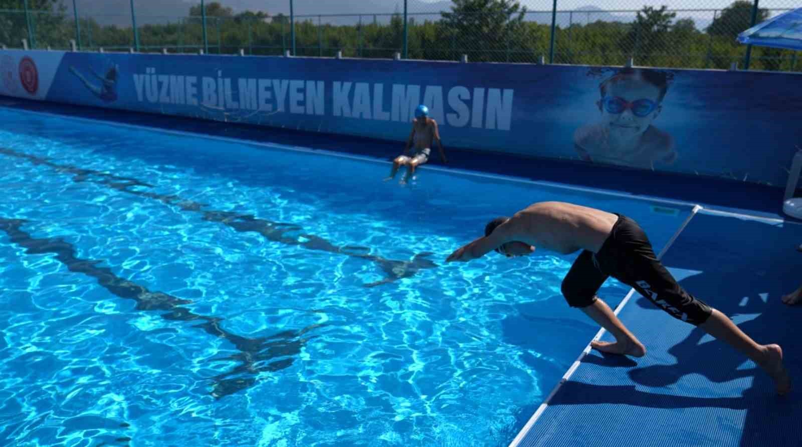 GÜRSU BELEDİYESİ’NİN GENÇLİK VE SPOR BAKANLIĞI’NIN "YÜZME BİLMEYEN KALMASIN PROJESİ"