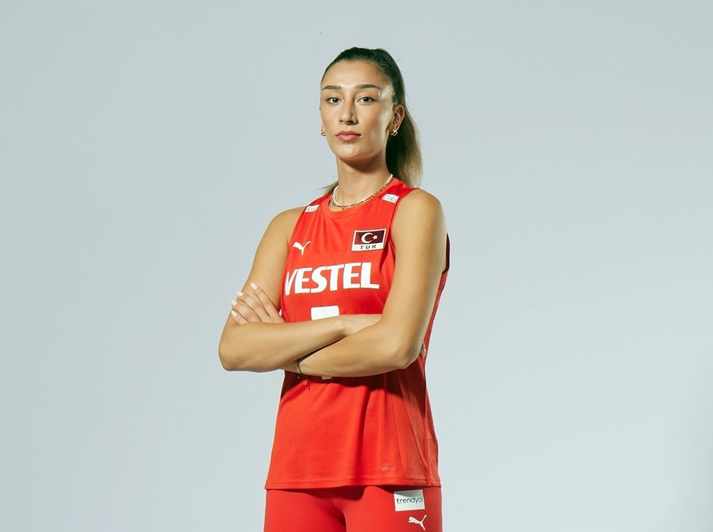 A MİLLİ KADIN VOLEYBOL TAKIMI'NIN BAŞARILI OYUNCUSU HANDE BALADIN, AVRUPA