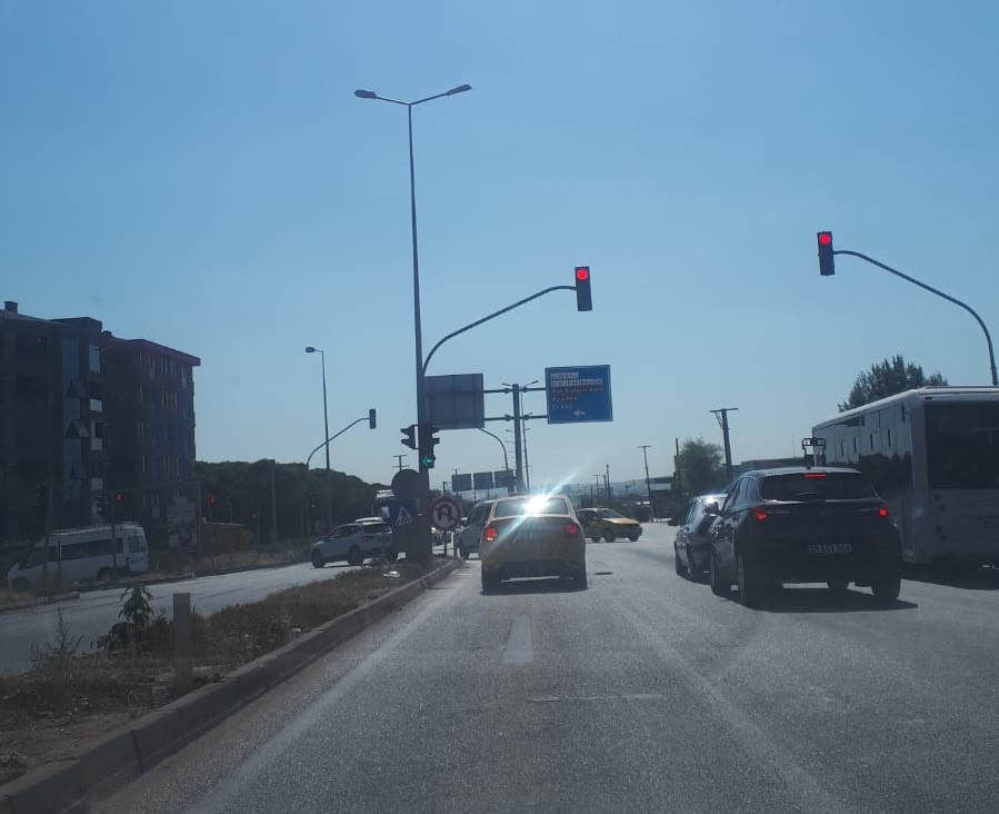 Hastane, üniversite ve liselerin bulunduğu alanda trafik sorunu her geçen