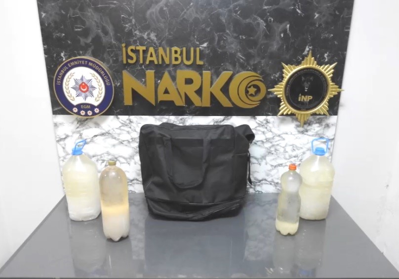 İSTANBUL SABİHA GÖKÇEN HAVALİMANI’NDA DÜZENLENEN OPERASYONDA, “ŞÜPHELİ” OLARAK TAKİBE ALINAN