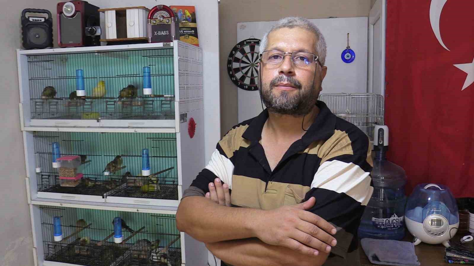 BALIKESİR'İN BANDIRMA İLÇESİNDE YAŞAYAN MUSA SEVİM'İN KUŞLARA OLAN İLGİSİ DİKKAT