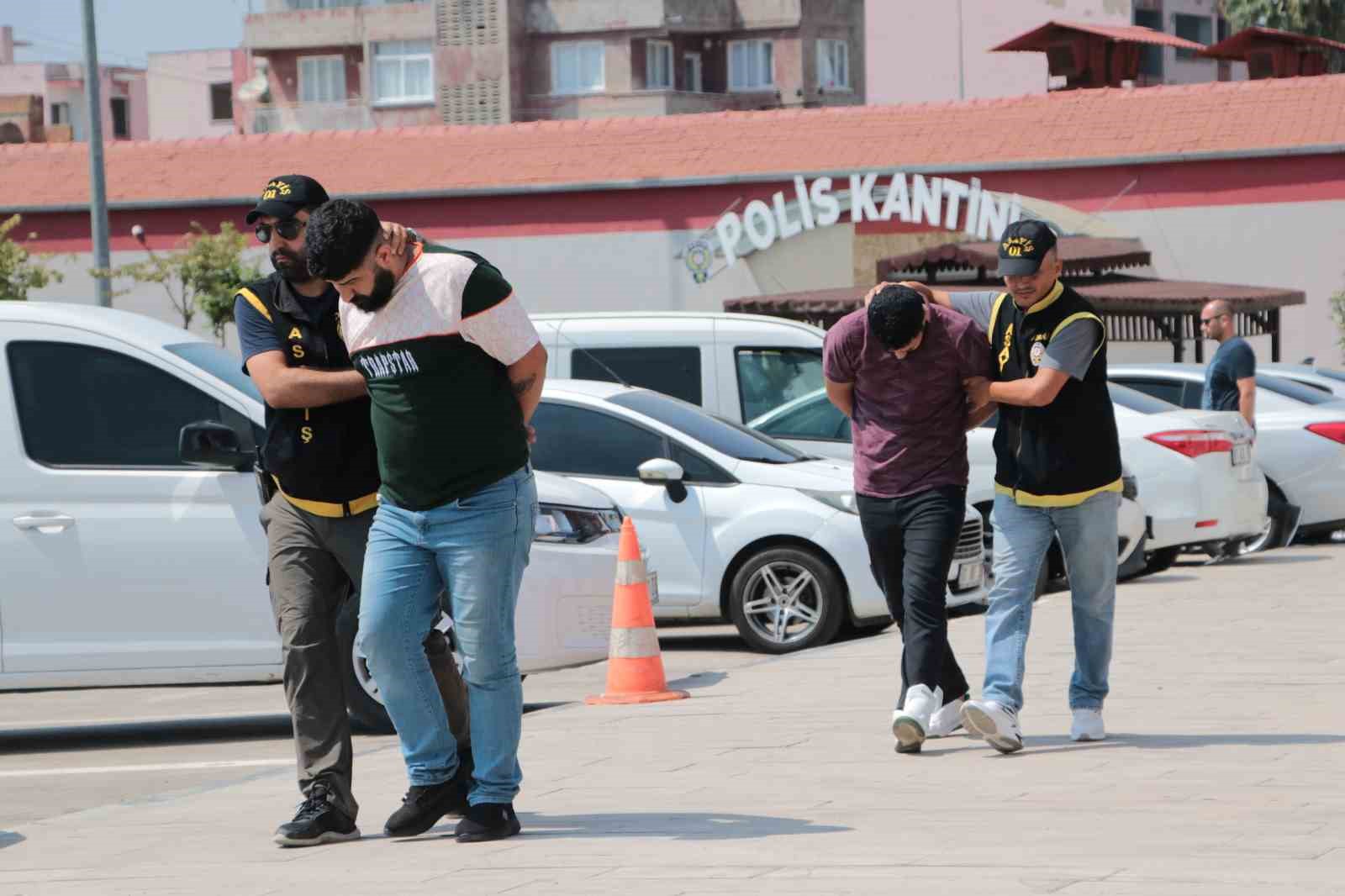 ADANA’DA HUSUMETLİ OLDUĞU 6 KİŞİYİ SİLAHLA VURAN VE 1 KİŞİNİN