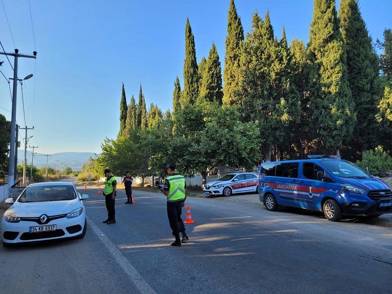 Balıkesir İl Jandarma Komutanlığı Trafik Jandarmasınca, “Seyir Halinde Cep Telefonu