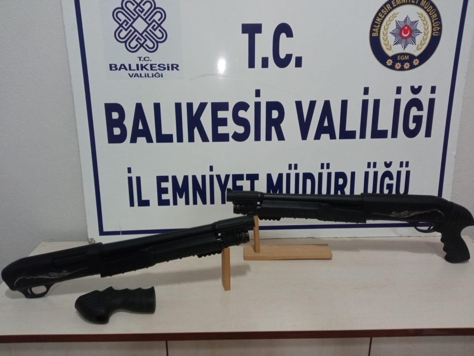 Balıkesir ilçelerinde yapılan çalışmalarda 5 şahıs tutuklanarak adli makamlar tarafından