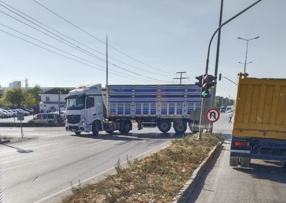 En çok kazanın yaşandığı Bandırma-Balıkesir yolu Ömerli Kavşağı’nda U dönüşü
