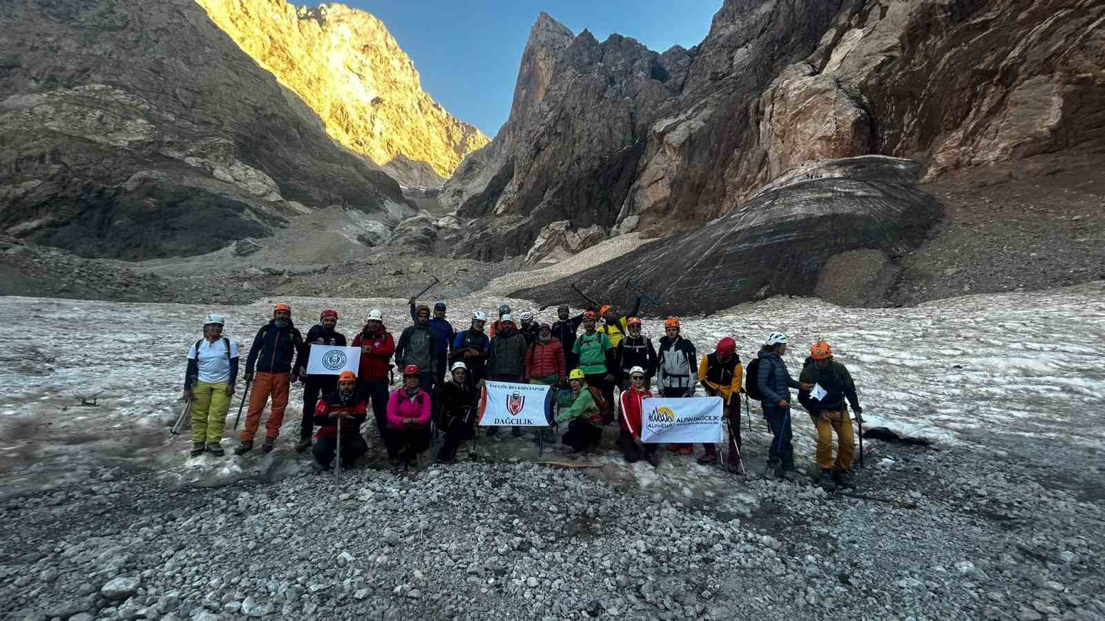 TDF 2023 KAR VE BUZ TIRMANIŞ EĞİTİMLERİ HAKKARİ CİLO DAĞLARINDA