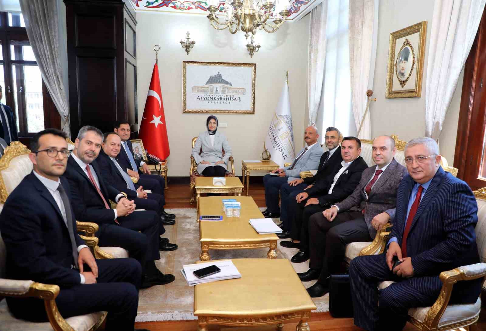 İSTANBUL AFSİAD HEYETİ, AFYONKARAHİSAR VALİSİ DOÇ. DR. KÜBRA GÜRAN YİĞİTBAŞI’YI