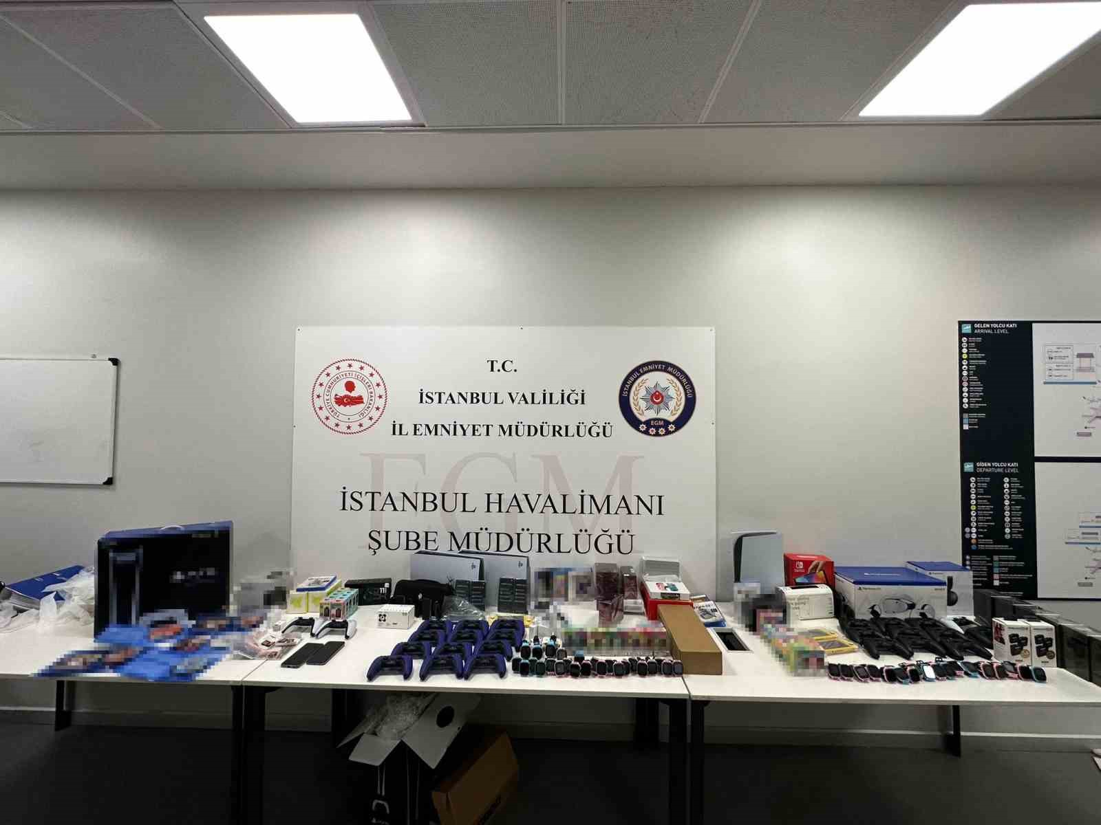 İSTANBUL HAVALİMANI'NDA DURDURULAN ŞÜPHELİ 3 KİŞİNİN VALİZİNDEN YAPILAN ARAMADA, TÜRKİYE'YE