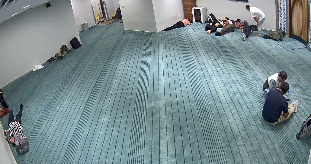 İSTANBUL HAVALİMANI MESCİDİNDE UYUYAN YOLCUNUN PARASINI ÇALAN ÖZBEK UYRUKLU B.