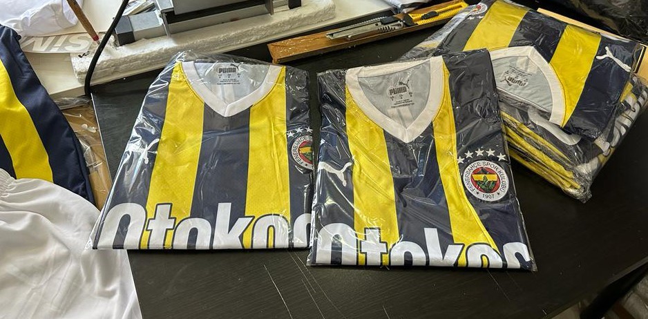 FENERBAHÇE, İSTANBUL İL EMNİYET MÜDÜRLÜĞÜ TARAFINDAN YAPILAN OPERASYONLA BİNLERCE LİSANSSIZ