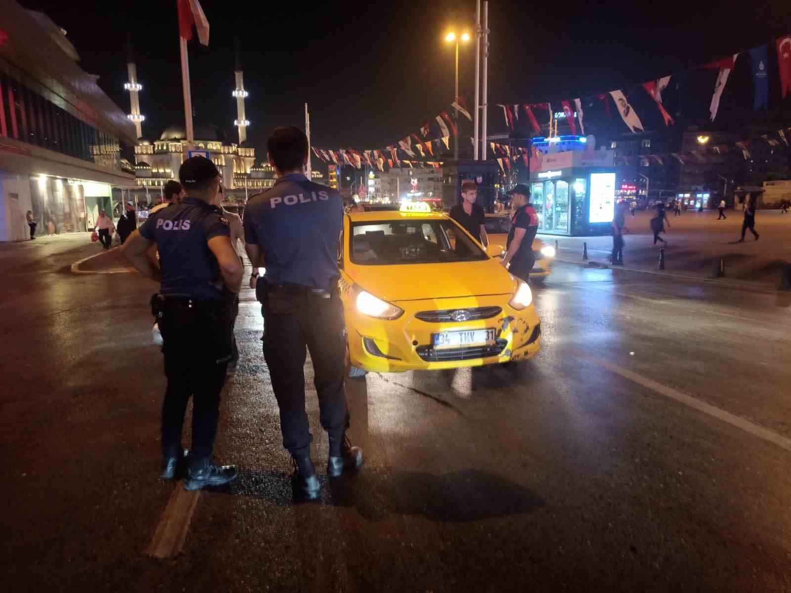 ARAÇ DURDURAN POLİSLER