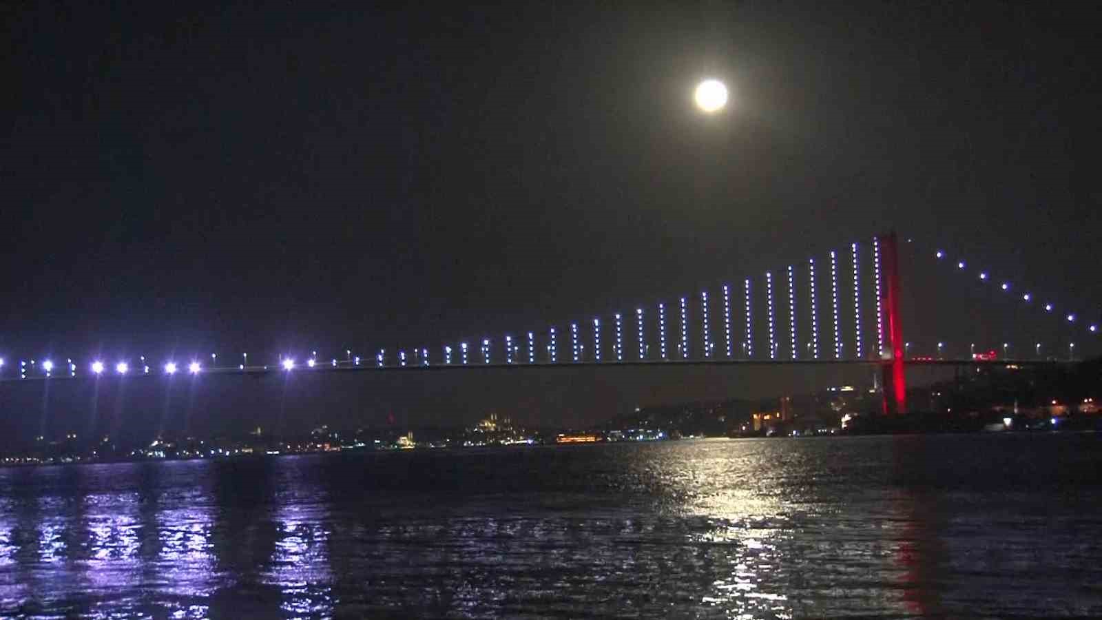 İSTANBUL’DA “SÜPER AY” MANZARALARI