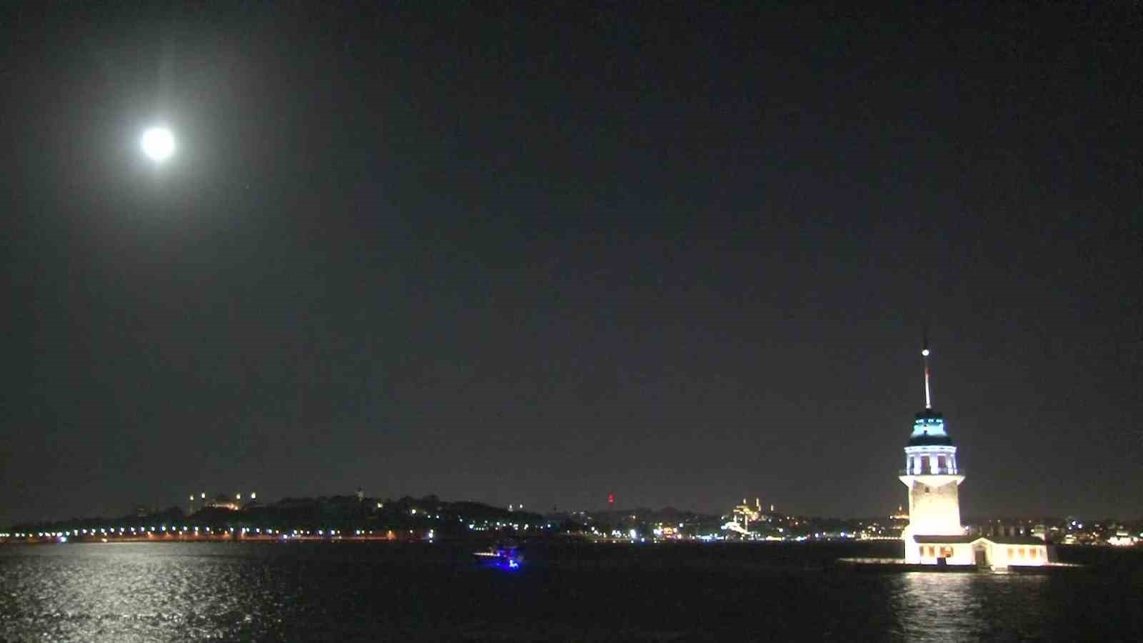 İstanbul’da “Süper Mavi Ay” manzarası hayran bıraktı İSTANBUL’DA “SÜPER MAVİ AY” MANZARASI BÜYÜLEDİ