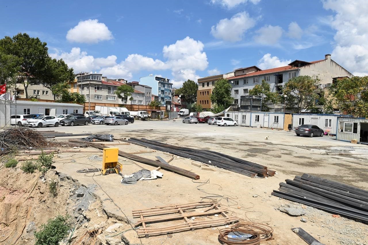 BEYOĞLU MİLLET BAHÇESİ’NİN İNŞAAT ÇALIŞMALARI ARALIKSIZ DEVAM EDİYOR.
