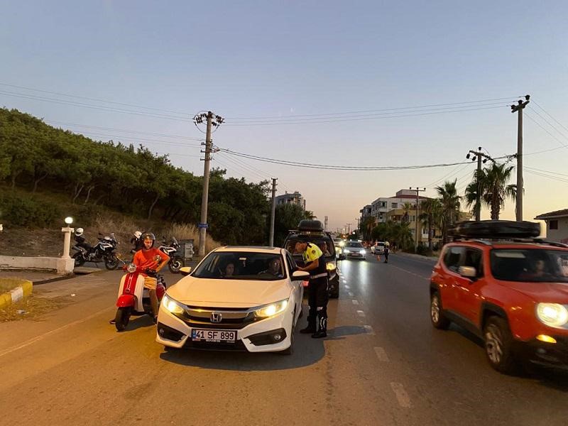 JANDARMADAN BİN 272 ARACA TRAFİK KONTROLÜ