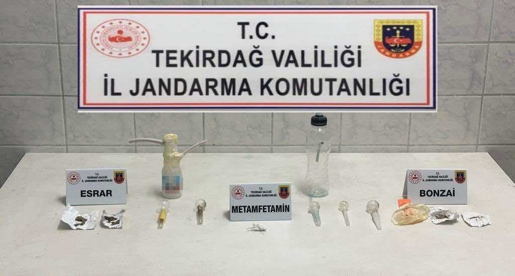 TEKİRDAĞ’DA JANDARMA EKİPLERİNCE UYUŞTURUCU İLE MÜCADELEDE 4 ŞÜPHELİ YAKALANDI.
