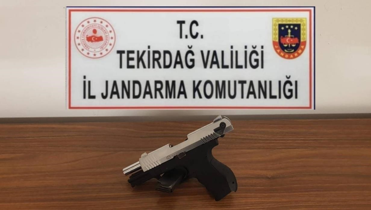 TEKİRDAĞ’IN 2 İLÇESİNDE JANDARMANIN DEVRİYE FAALİYETLERİNDE 2 ADET SİLAH ELE
