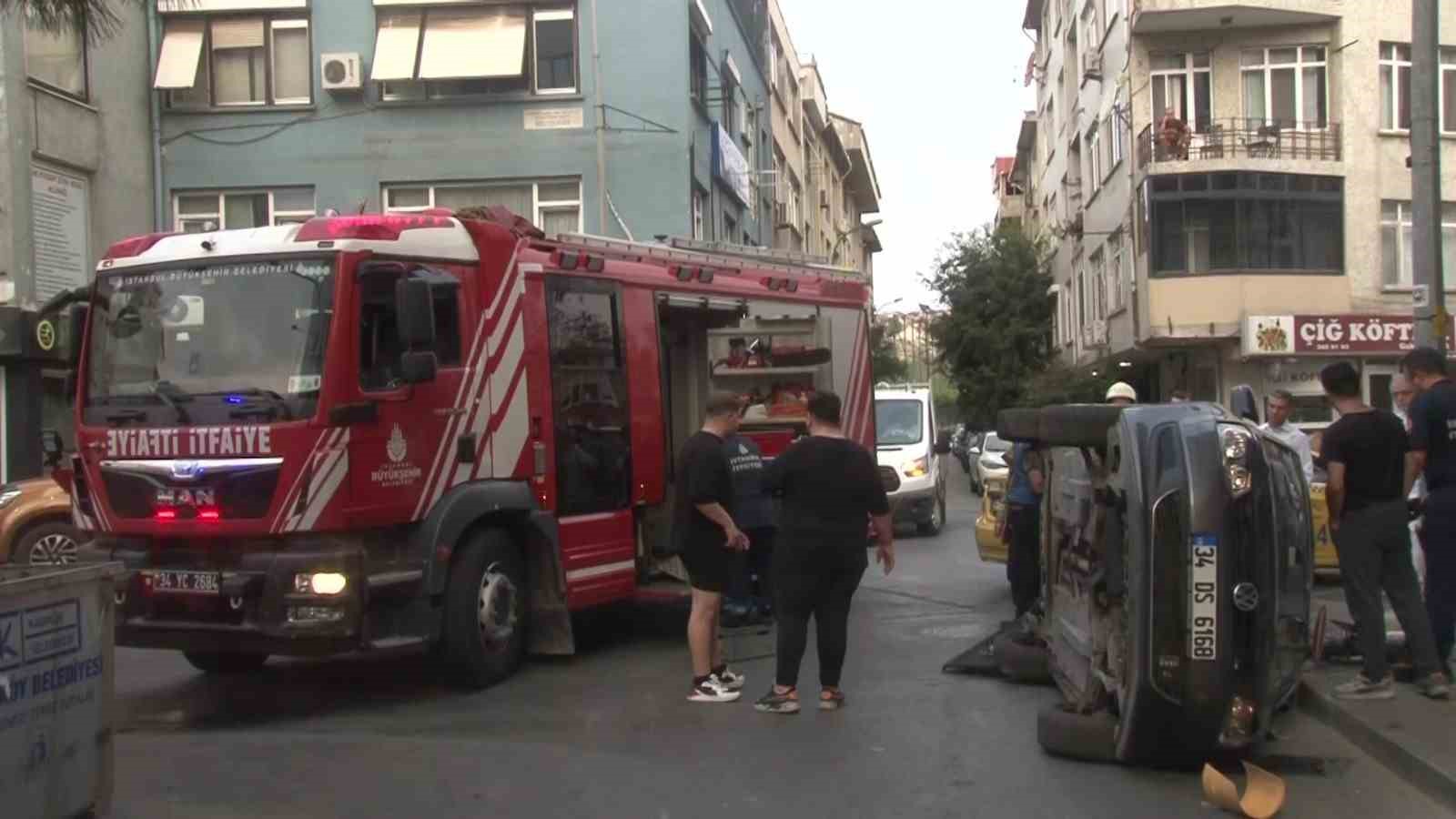 KADIKÖY'DE İKİ ARAÇ ÇARPIŞTI: 1 YARALI