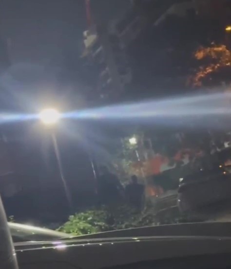 KADIKÖY’DE SİLAHLI SALDIRGAN, TARTIŞTIĞI KİŞİYİ TOPUKLARINDAN VURDU