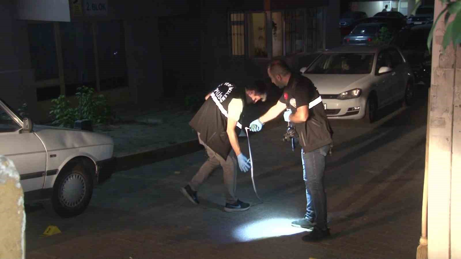 KADIKÖY'DE İKİ KİŞİ ARASINDA ÇIKAN KAVGADA ŞAHISLARDAN BİRİ SİLAHLA DİĞERİ