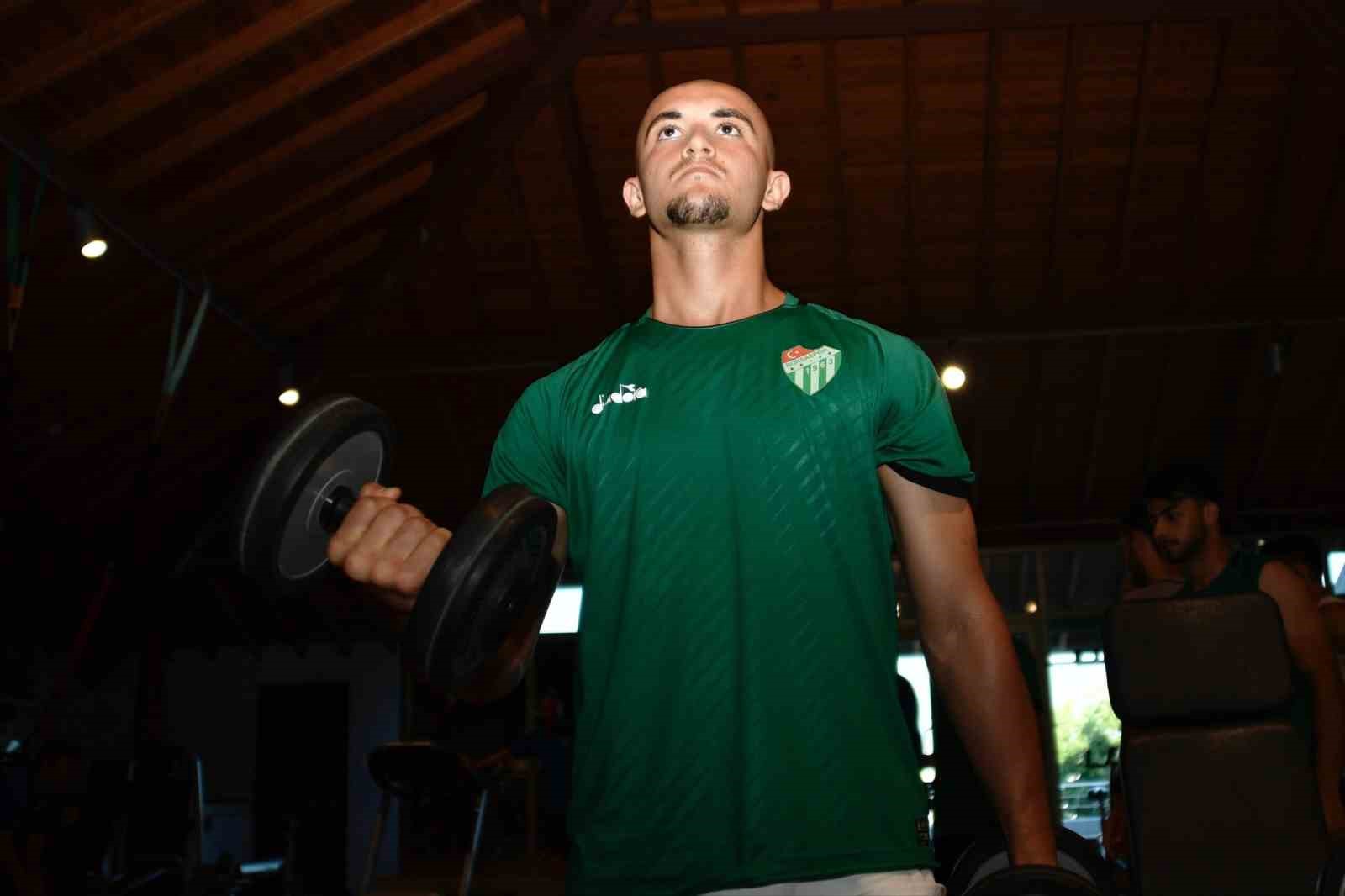 KADİR YİĞİT BURSASPOR'DAN AYRILDIĞINI AÇIKLADI.