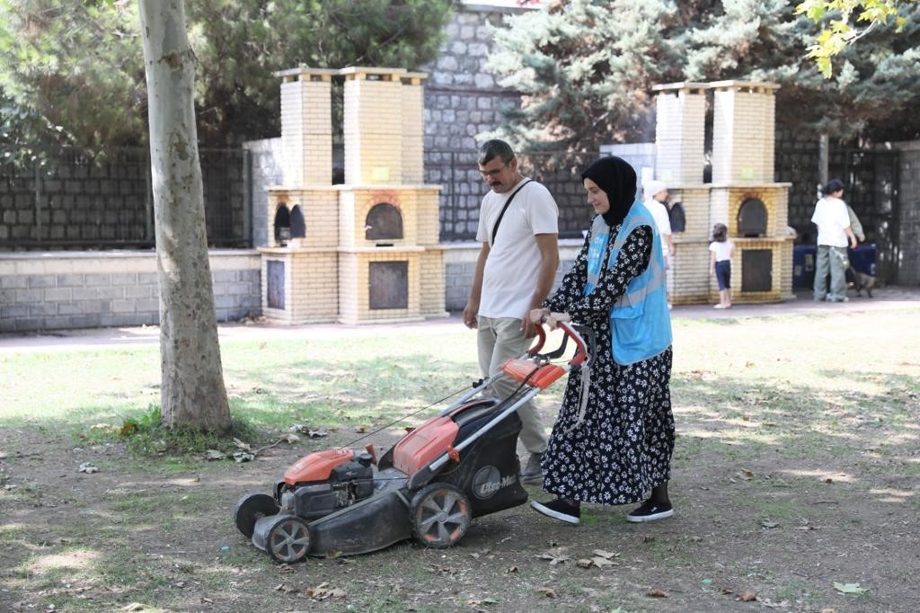 KAĞITHANE’DE GENÇLER ‘DENEYİM OKULU’ İLE HAYATA HAZIRLANIYOR