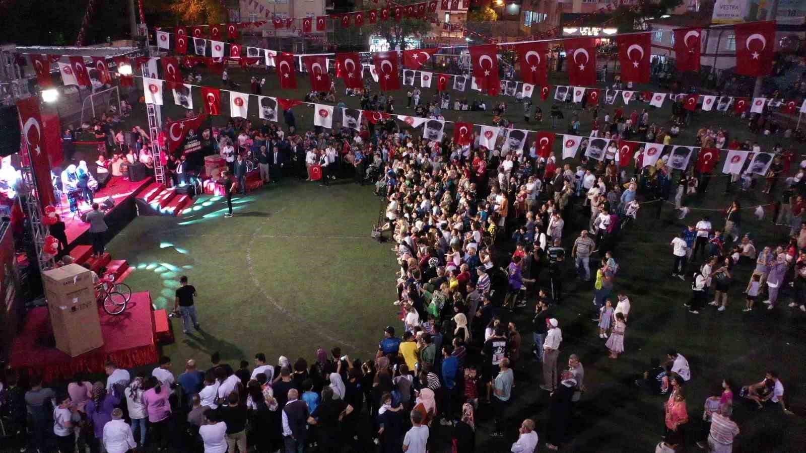 KEÇİÖREN BELEDİYESİ TARAFINDAN 30 AĞUSTOS ZAFER BAYRAMI’NIN KUTLAMALARI ÇERÇEVESİNDE İLÇEDEKİ