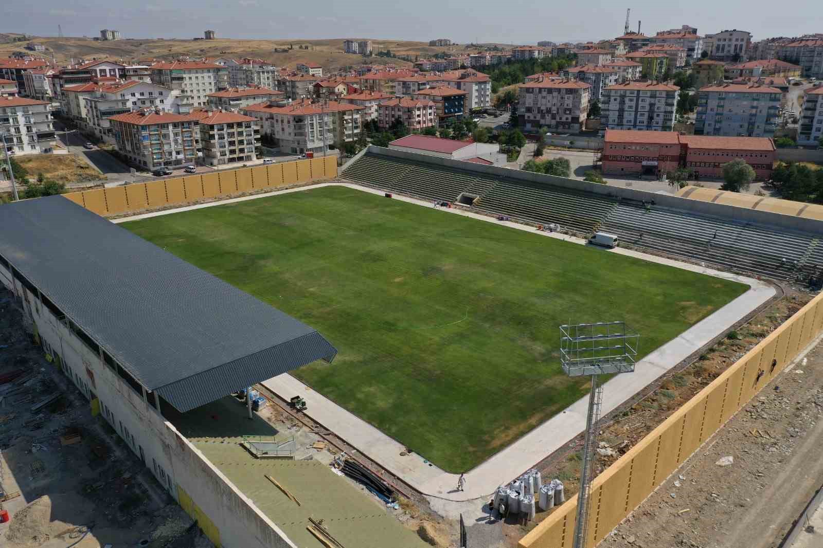 ANKARA’NIN KEÇİÖREN İLÇESİNDE BULUNAN BAĞLUM STADYUMU, KEÇİÖREN BELEDİYESİ EKİPLERİ TARAFINDAN