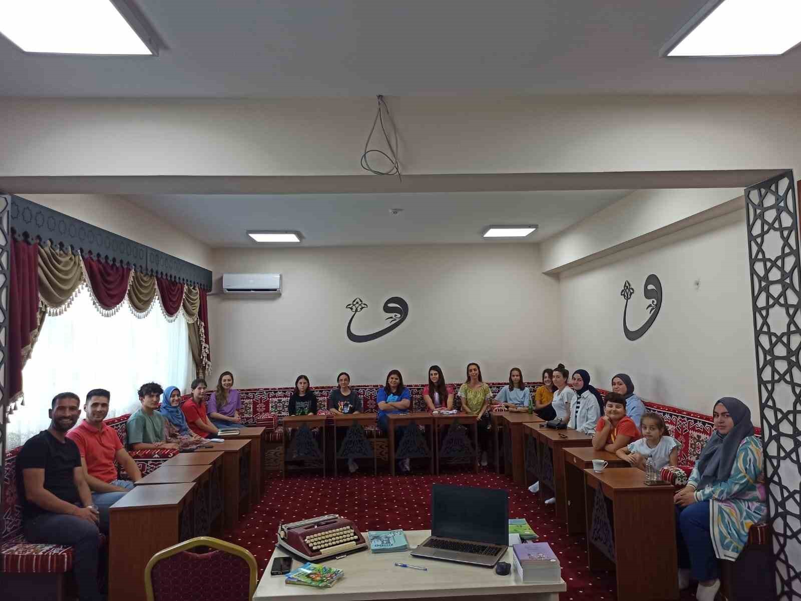 BALIKESİR’E BAĞLI KEPSUT BELEDİYESİ YAZARLIĞI MERAK EDEN GENÇLERİ EĞİTMEN YAZAR