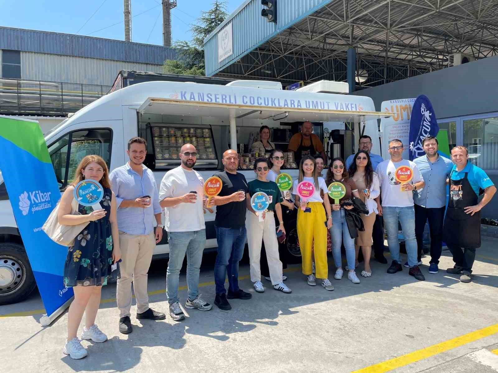 TÜRKİYE’NİN ÖNDE GELEN SANAYİ KURULUŞLARINDAN KİBAR HOLDİNG’İN ÇALIŞANLARI, KANSERLİ ÇOCUKLARA