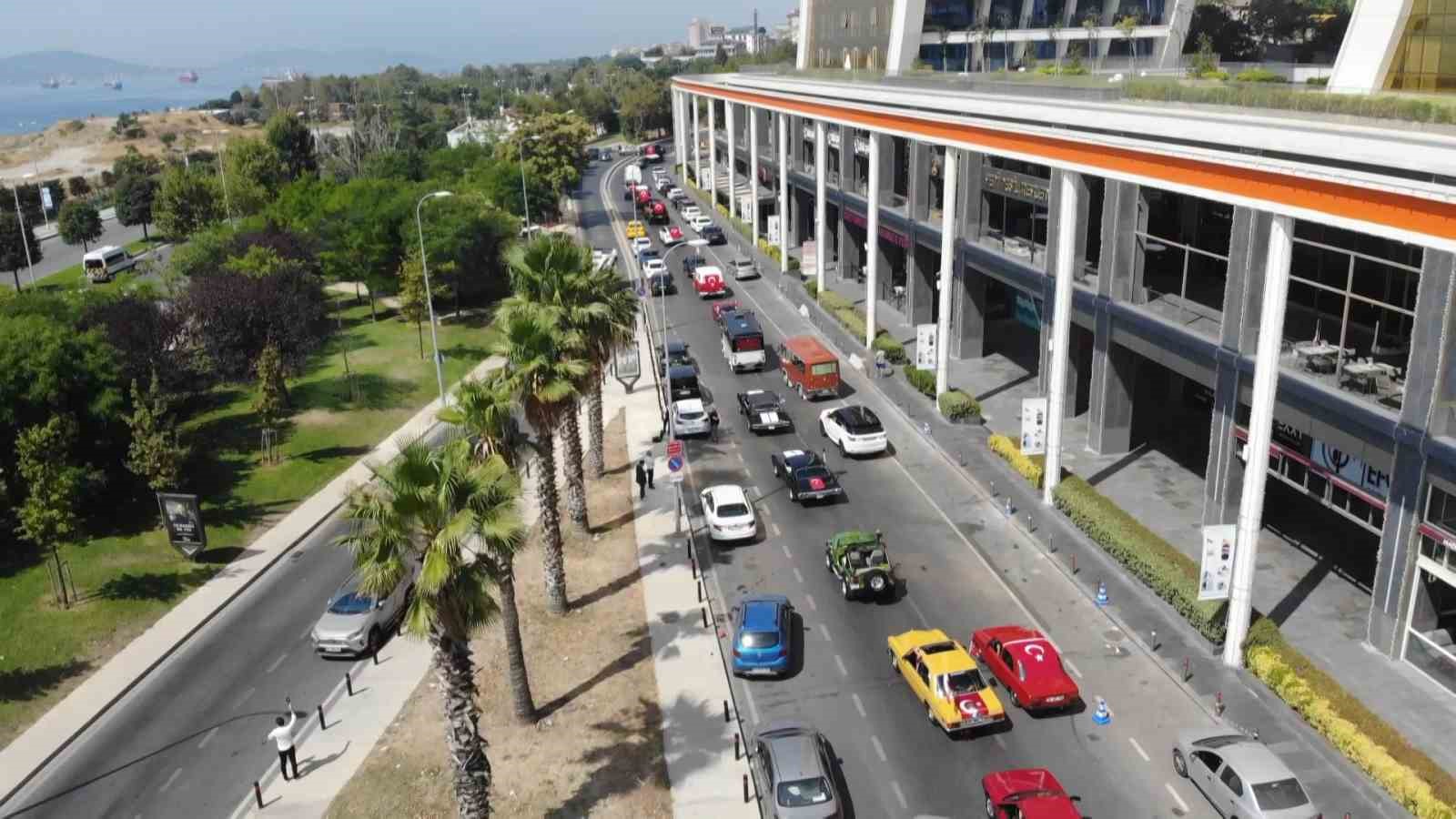 KARTAL’DA 30 AĞUSTOS ZAFER BAYRAMI, KLASİK OTOMOBİLLERİN OLUŞTURDUĞU ZAFER VE