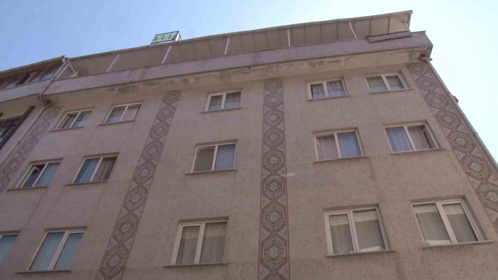 ÜSKÜDAR'DA YAŞAYAN YÜKSEK MİMAR VE YOUTUBER MERVE VEZİROĞLU YILDIRIM, KOCASI