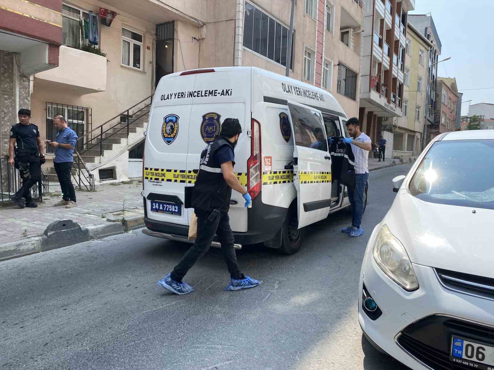 KÜÇÜKÇEKMECE’DE BOŞANMA AŞAMASINDAKİ EŞİNİ SİLAHLA VURARAK AĞIR YARALAYAN ŞAHIS, YAKALANARAK