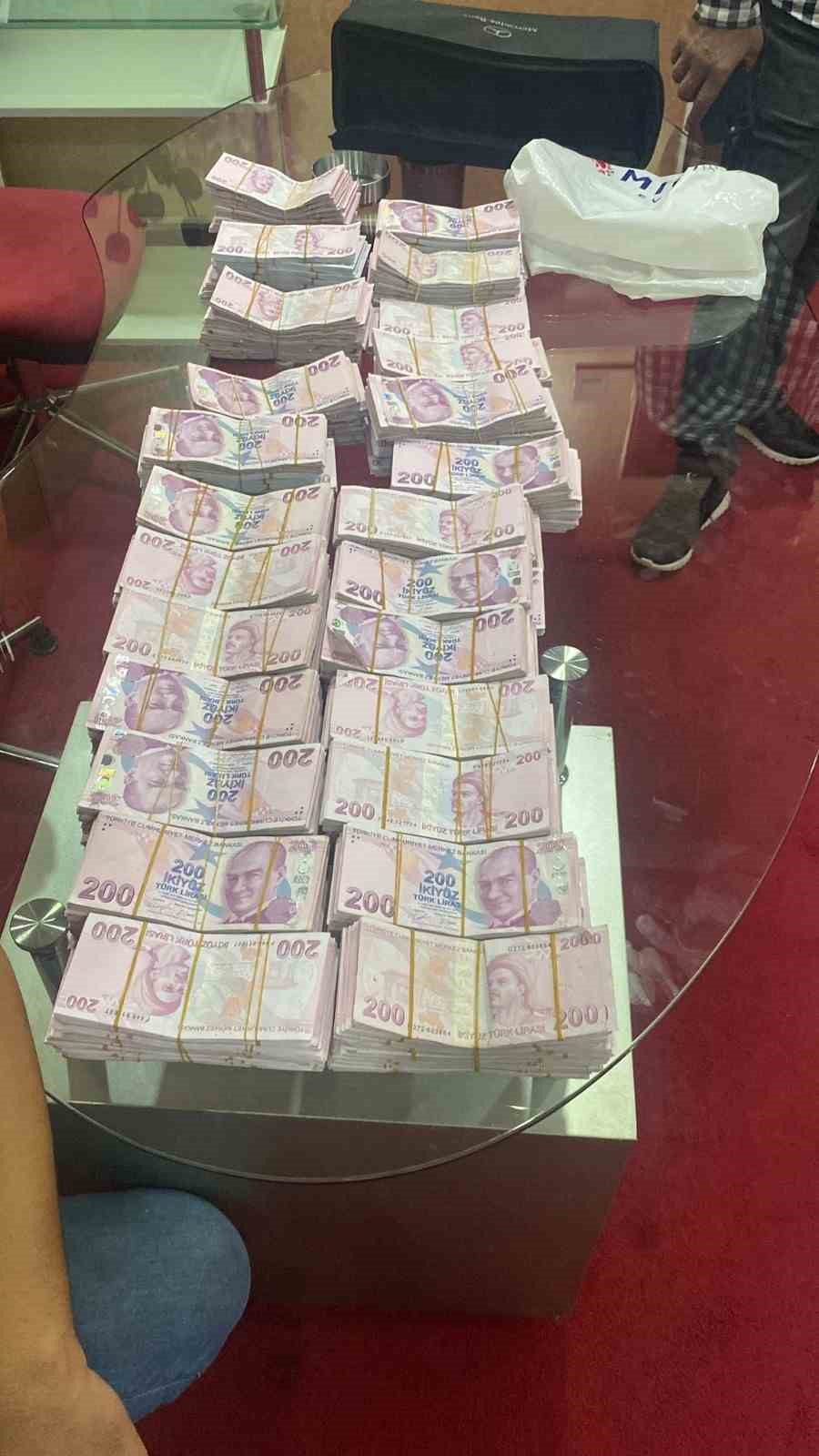 KÜÇÜKÇEKMECE’DE KUMAR OYNATILDIĞI İHBARI ÜZERİNE HAREKETE GEÇEN POLİS, BİR MEKANA