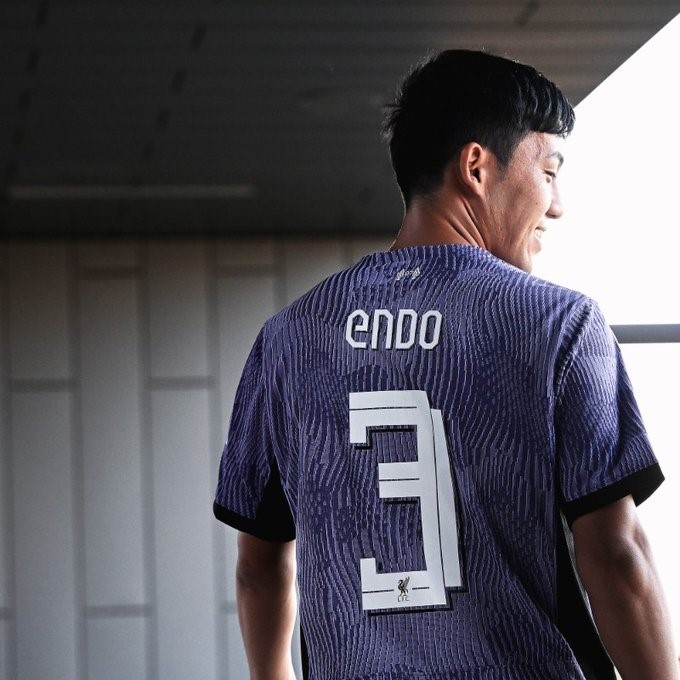 LİVERPOOL, STUTTGART'TAN 30 YAŞINDAKİ JAPON SAVUNMA OYUNCUSU WATARU ENDO'YU KADROSUNA