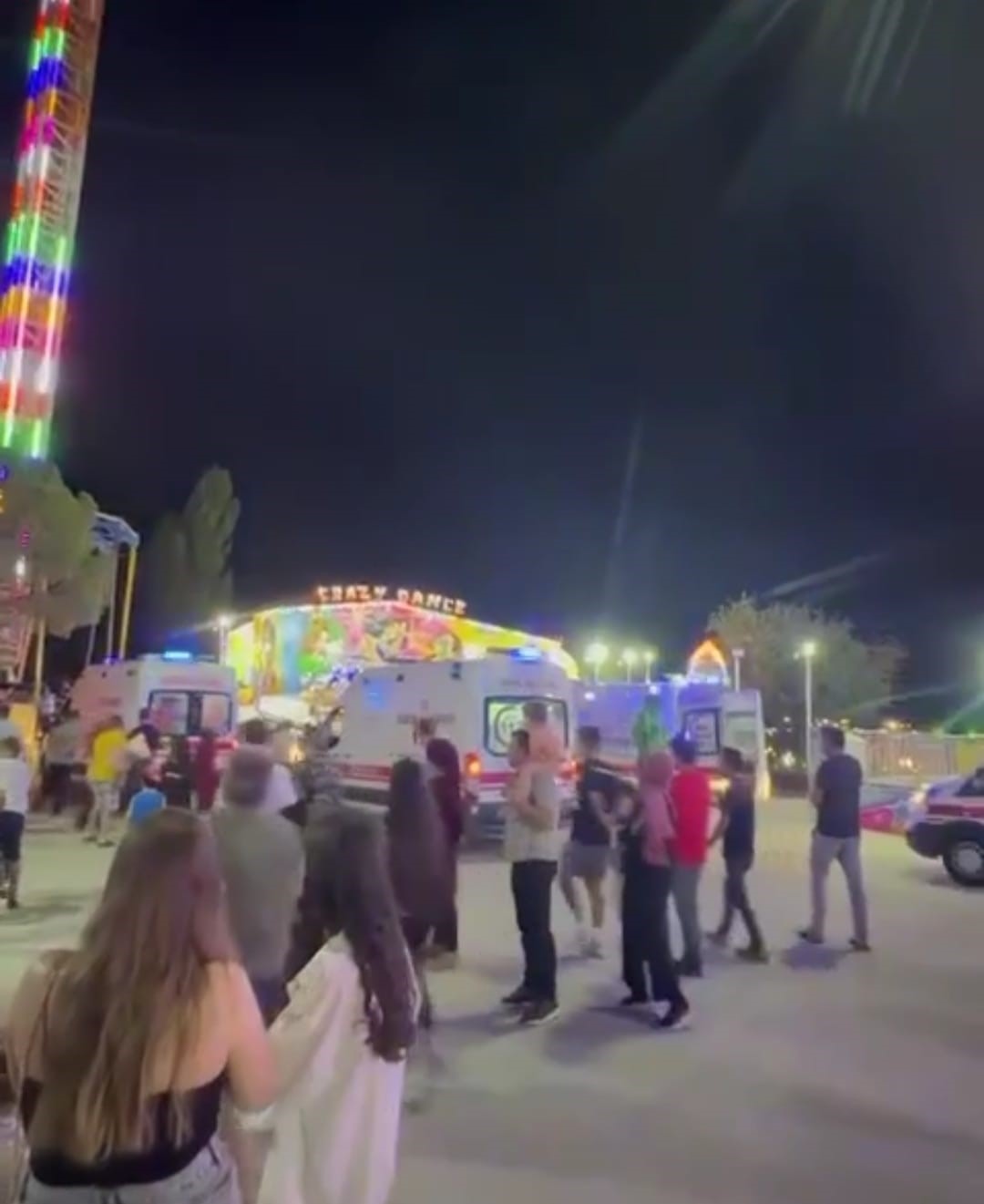 İZMİR’DE LUNAPARKTA FACİADAN DÖNÜLDÜ: 6 YARALI