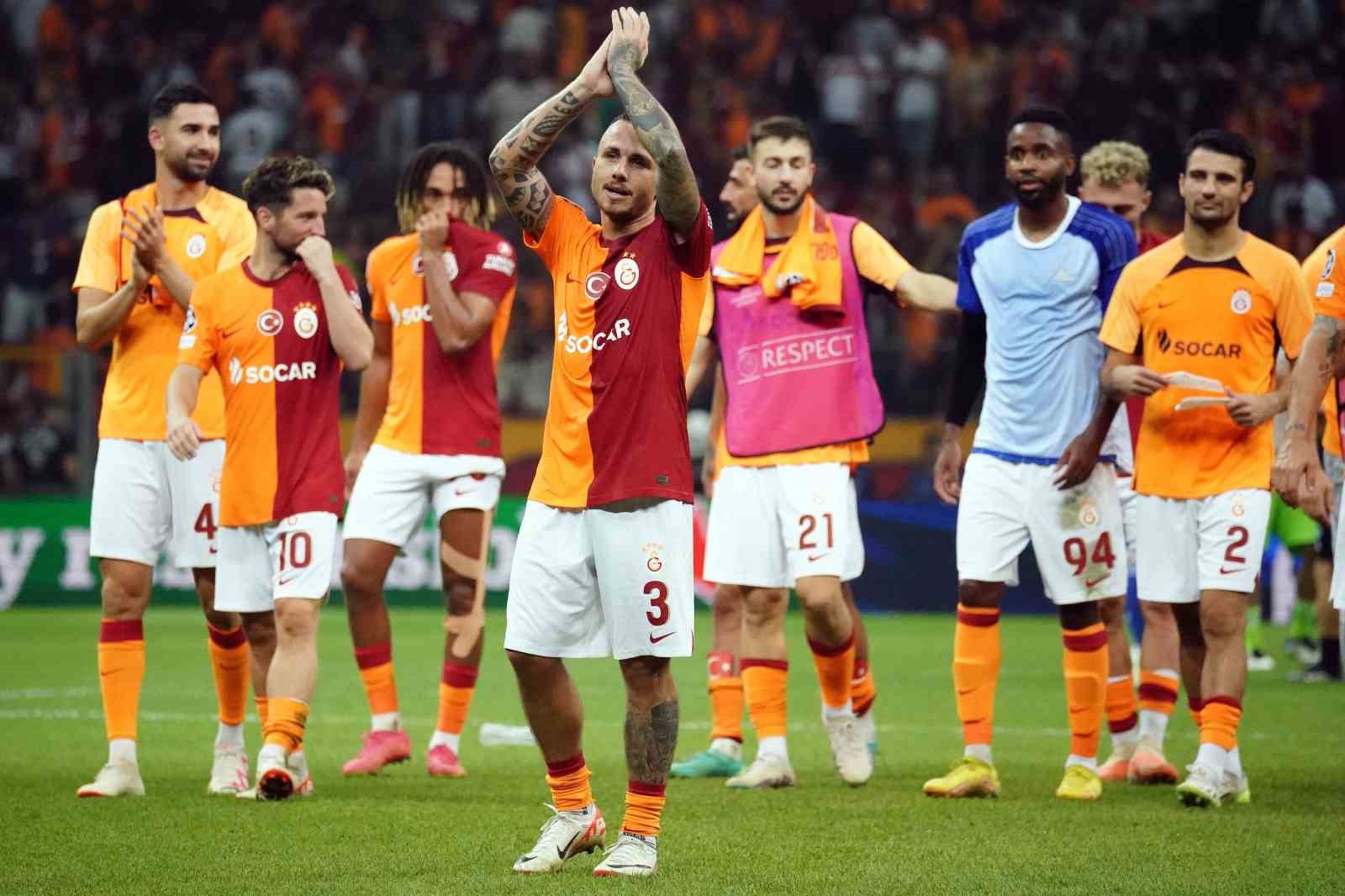 GALATASARAY’IN İSPANYOL FUTBOLCUSU ANGELİNO, MOLDE MAÇININ ARDINDAN SARI-KIRMIZILI TARAFTARLARA 3’LÜ