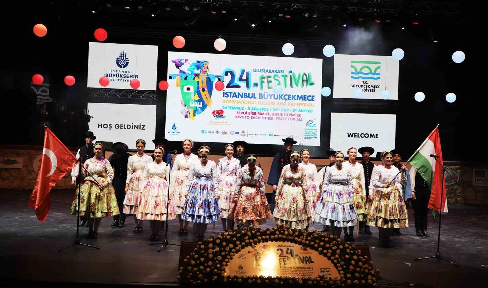 ULUSLARARASI İSTANBUL BÜYÜKÇEKMECE KÜLTÜR VE SANAT FESTİVALİ’NE KATILAN MACARİSTAN HALK