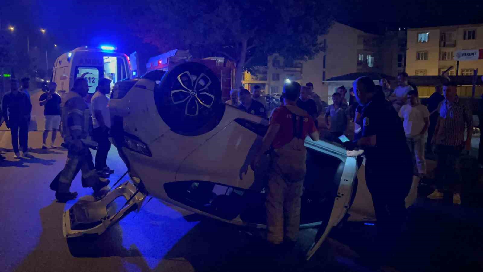 BURSA'NIN İNEGÖL İLÇESİNDE 3 OTOMOBİLİN KARIŞTIĞI ZİNCİRLEME KAZA DA 5