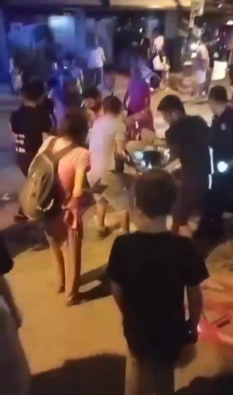 MALTEPE'DE ÇUKURA DÜŞEN ADAMI İTFAİYE KURTARDI