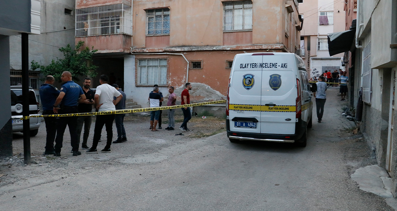 Adana’da uyuşturucu bağımlısı olduğu iddia edilen bir kişi, evlerinin bahçesinde