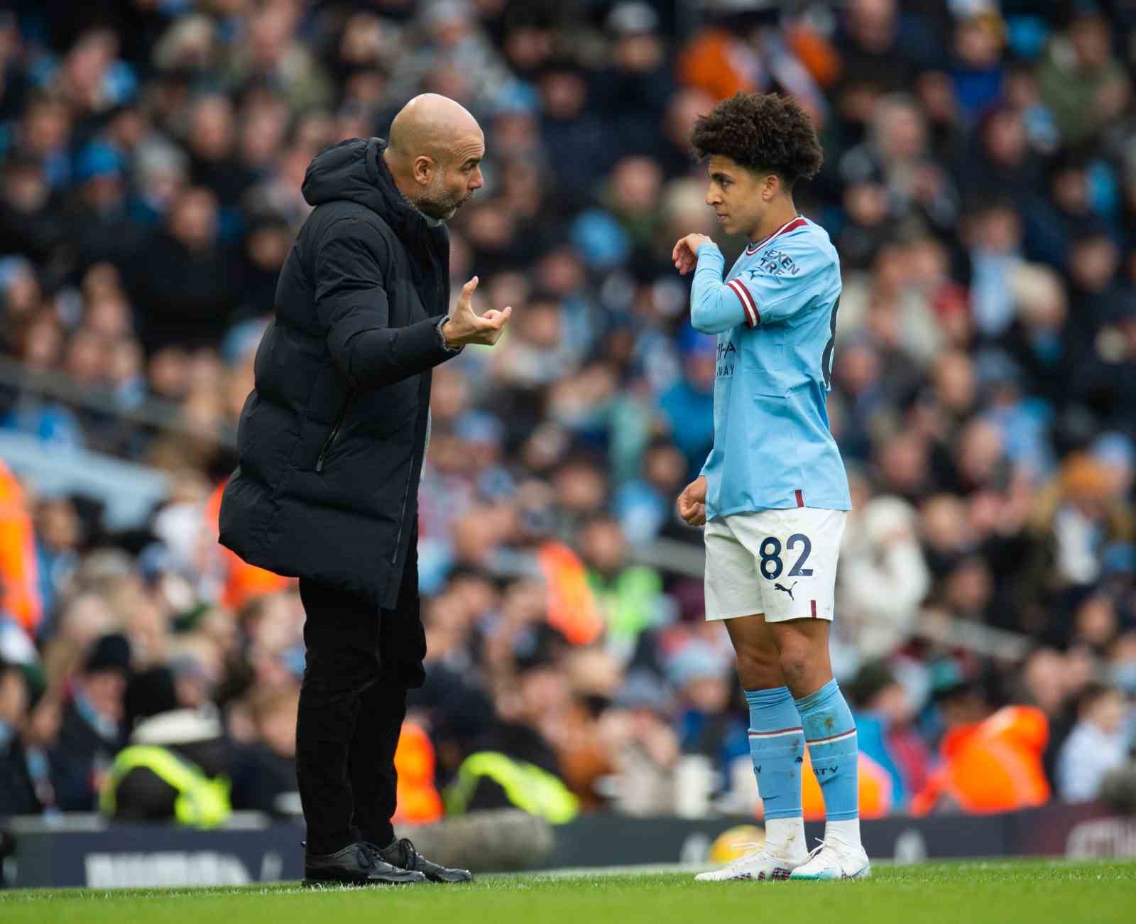 MANCHESTER CİTY, 18 YAŞINDAKİ İNGİLİZ FUTBOLCU RİCO LEWİS'İN SÖZLEŞMESİNİ 2028