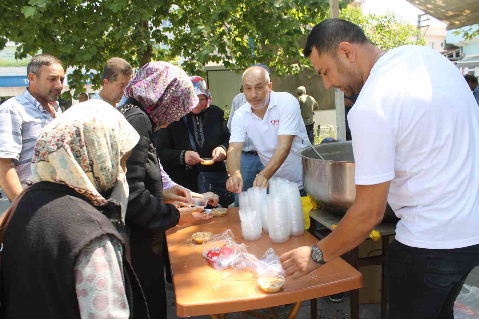MANYAS’TA SOSYAL YARDIMLAŞMA VE DAYANIŞMA VAKFINCA AŞURE HAYRI DÜZENLENDİ